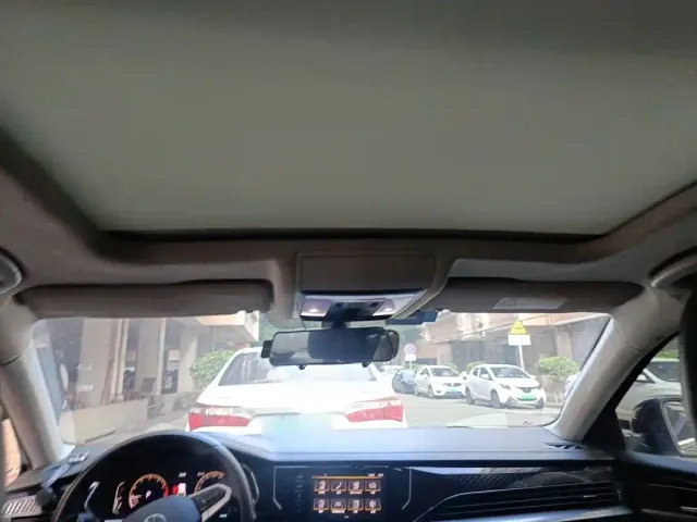 Volkswagen Passat — Фото автомобиля 14