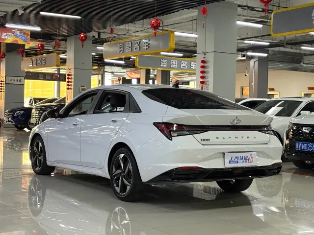 Hyundai Elantra — Фото автомобиля 8