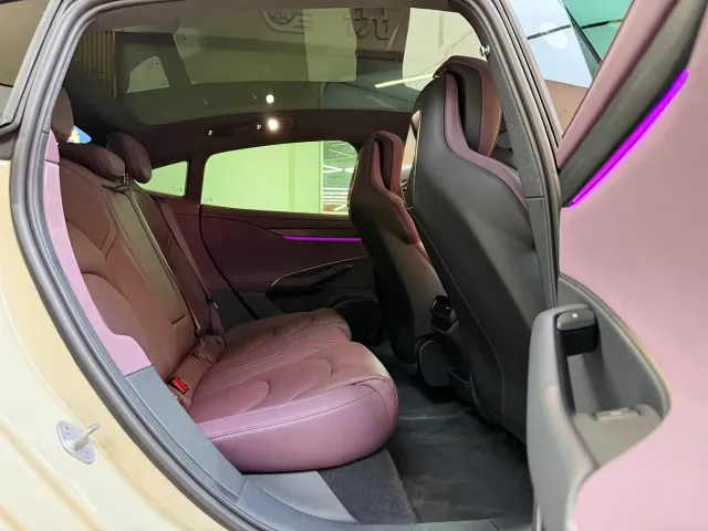 Xiaomi SU7 — Фото автомобиля 8