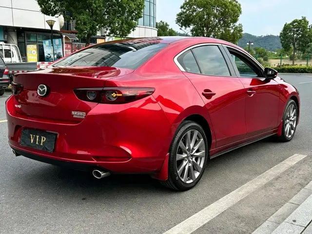 Mazda Axela — Фото автомобиля 9