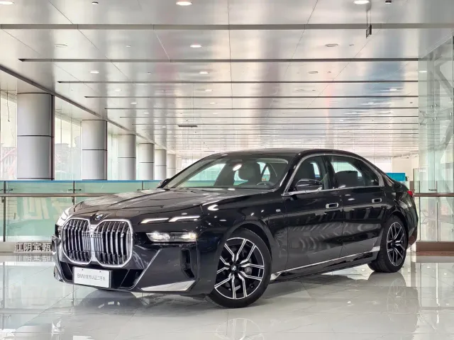 BMW i7 — Фото автомобиля 2
