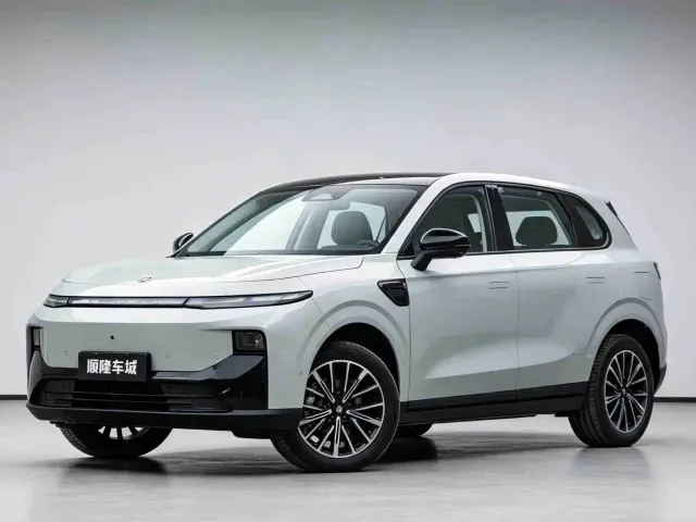 Leapmotor B10 — Фото автомобиля 3