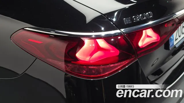 Mercedes-Benz E-Class E-класс W214 E300 4MATIC Exclusive — Фото автомобиля 21