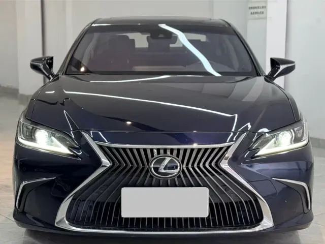 Lexus ES — Фото автомобиля 2