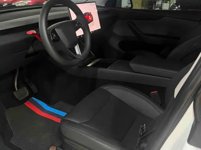 Tesla Model Y — Фото автомобиля 6