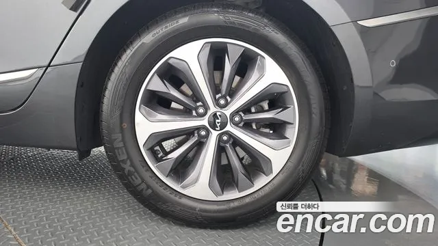 Kia K8 Hybrid — Фото автомобиля 6