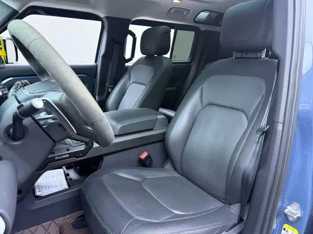 Land Rover Defender — Фото автомобиля 27