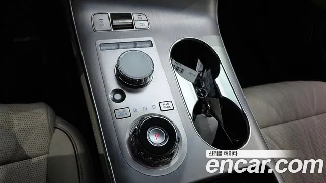 Genesis GV70 — Фото автомобиля 12