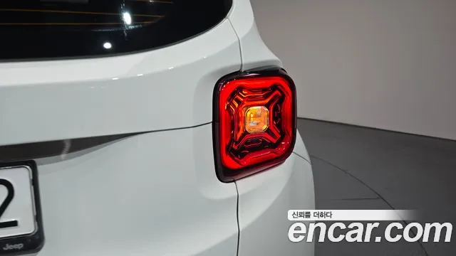 Jeep Renegade — Фото автомобиля 20
