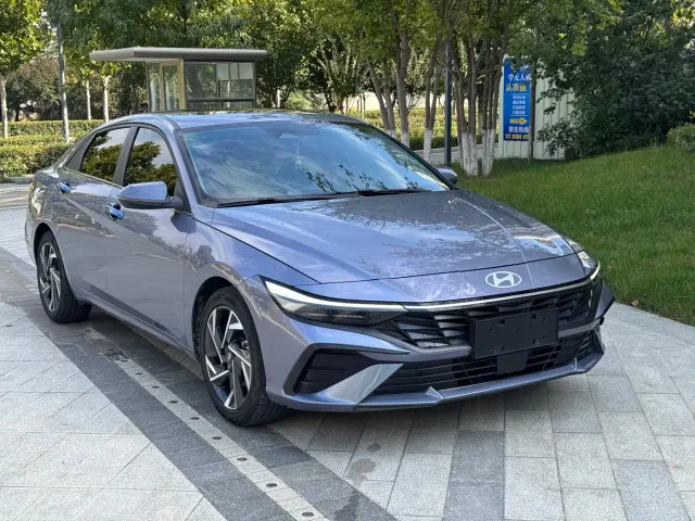 Hyundai Elantra — Фото автомобиля 3