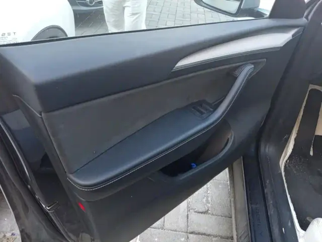 Tesla Model Y — Фото автомобиля 7