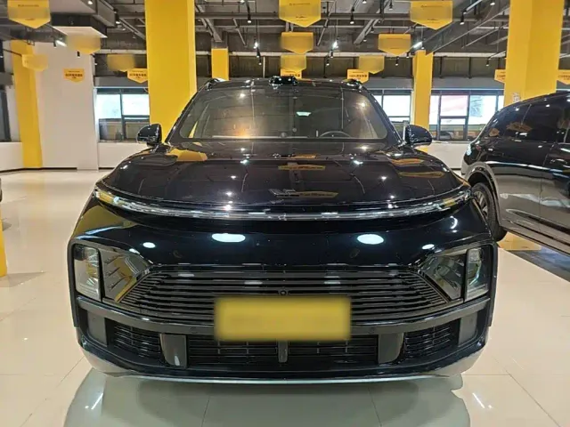 Li Auto L9 — Фото автомобиля 2