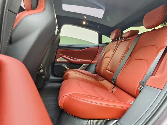Xiaomi SU7 — Фото автомобиля 12