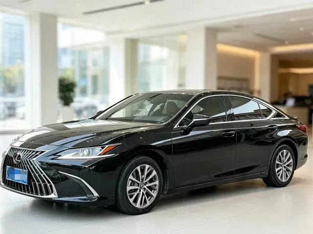 Lexus ES — Фото автомобиля 3
