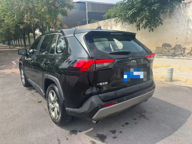 Toyota RAV4 — Фото автомобиля 6