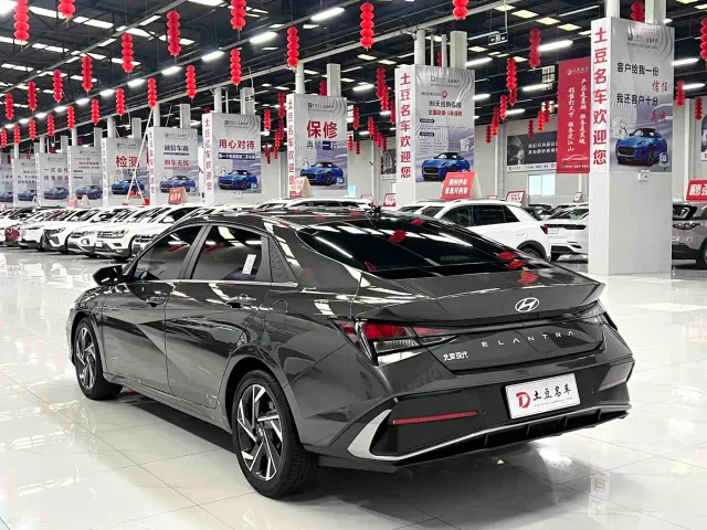 Hyundai Elantra — Фото автомобиля 6