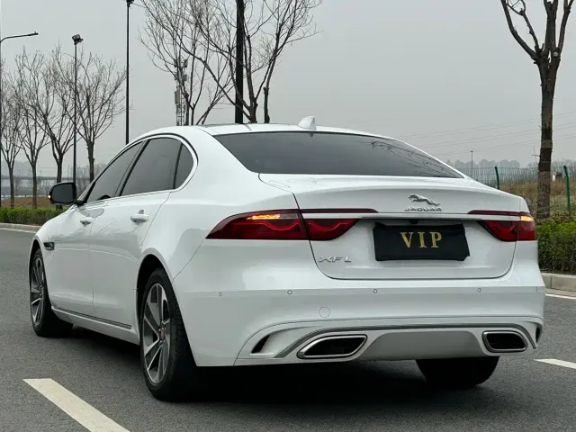 Jaguar XFL — Фото автомобиля 9