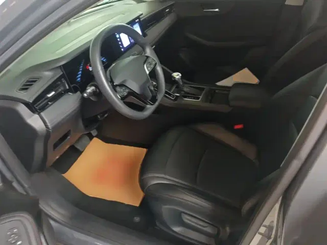 Roewe i5 — Фото автомобиля 14