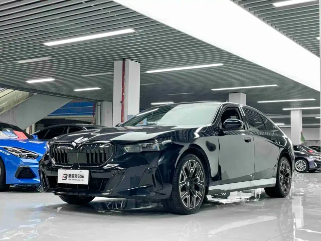 Фотография автомобиля — BMW 5 Series