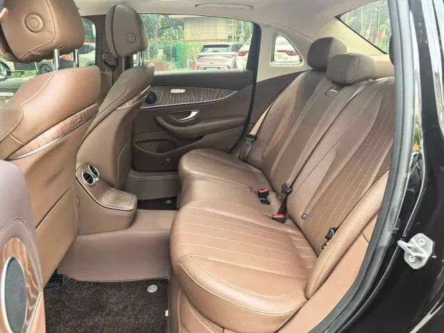 Mercedes-Benz E-Class — Фото автомобиля 14