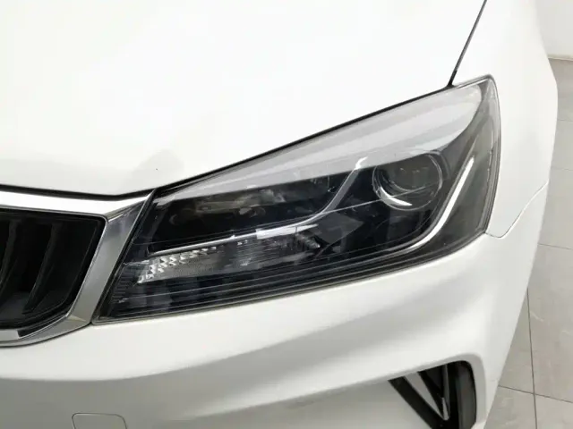 Geely Emgrand — Фото автомобиля 7
