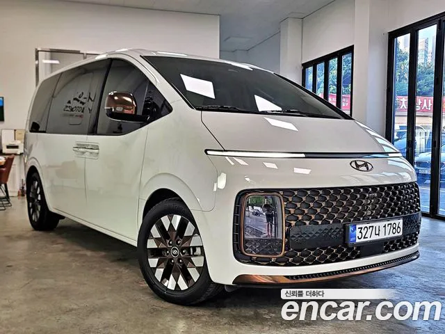Hyundai Staria Staria 4WD Lounge 9 мест — Фото автомобиля 3