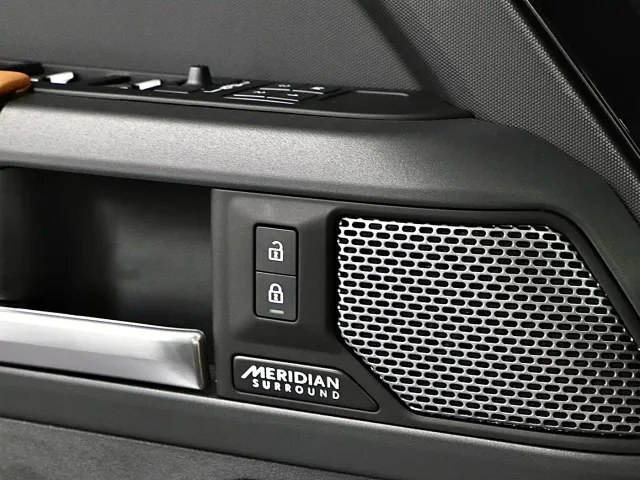 Land Rover Defender — Фото автомобиля 21