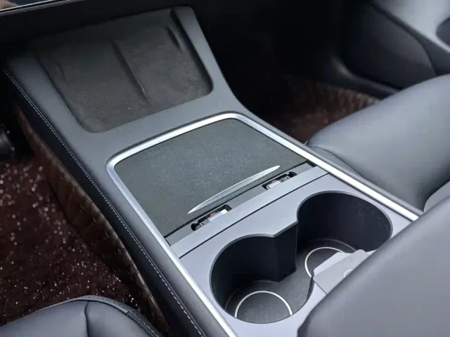 Tesla Model 3 — Фото автомобиля 22