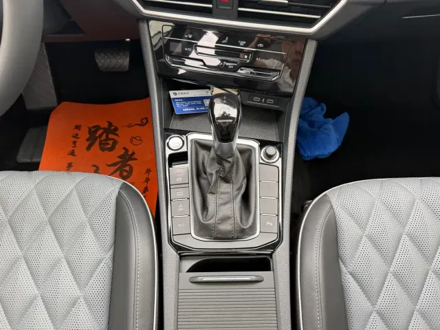 Volkswagen Sagitar — Фото автомобиля 12