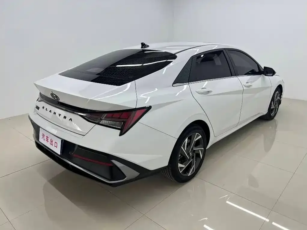 Hyundai Elantra 2023 Model 1.5L CVT LUX Premium Edition — Фото автомобиля 4