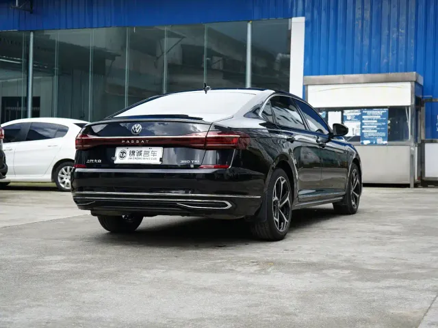 Volkswagen Passat — Фото автомобиля 7