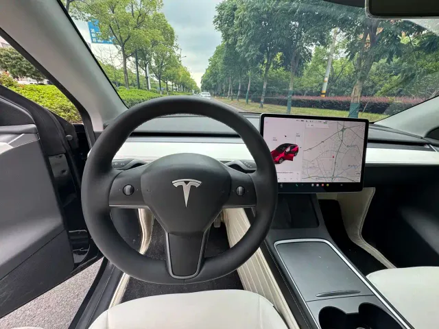 Tesla Model Y — Фото автомобиля 5