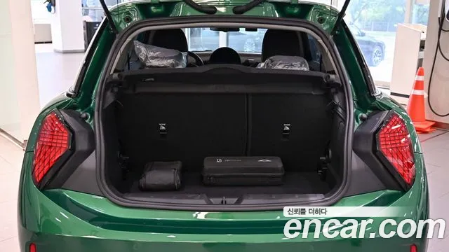 MINI Cooper Generation 4 — Фото автомобиля 7