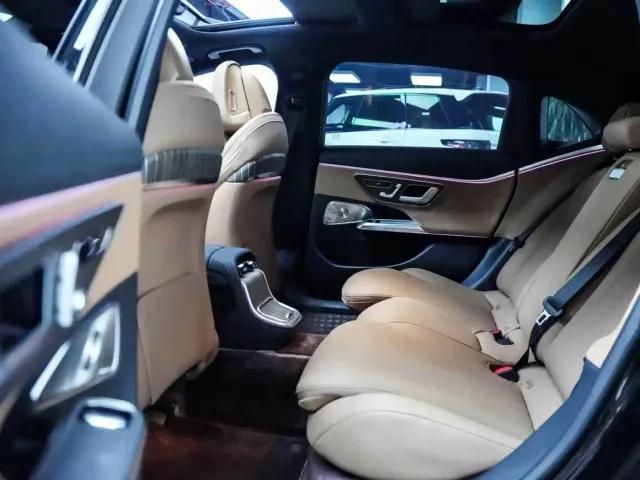 Mercedes-Benz E-Class — Фото автомобиля 8