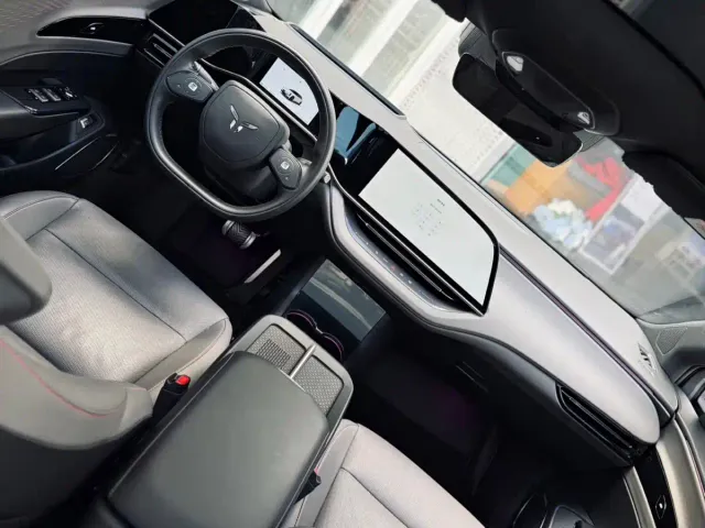 Hongqi EH7 — Фото автомобиля 5