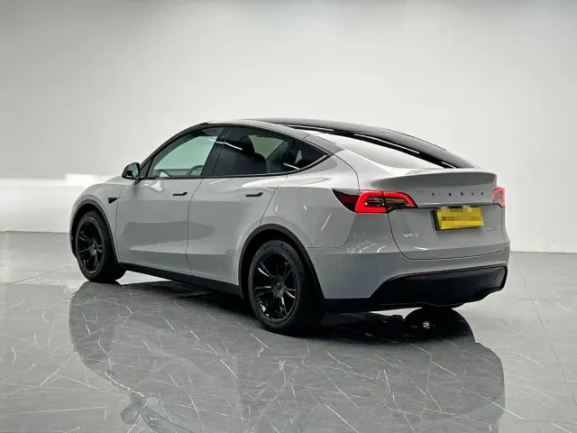 Tesla Model Y — Фото автомобиля 4