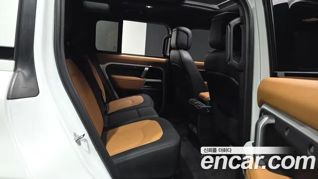 Land Rover Defender — Фото автомобиля 12