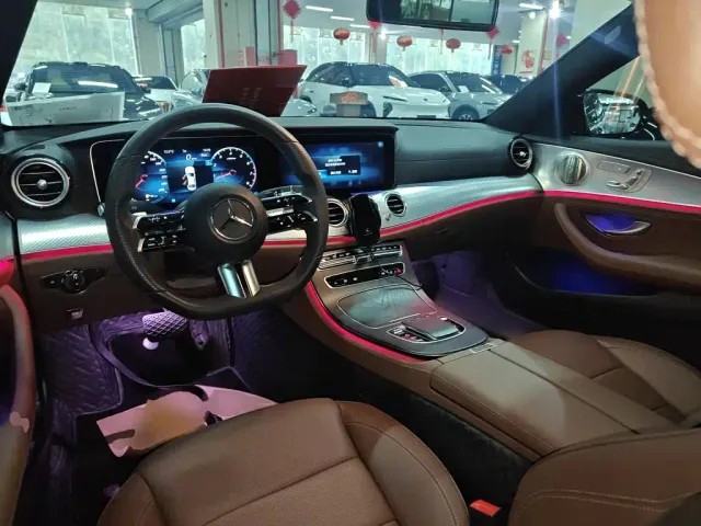 Mercedes-Benz E-Class — Фото автомобиля 5