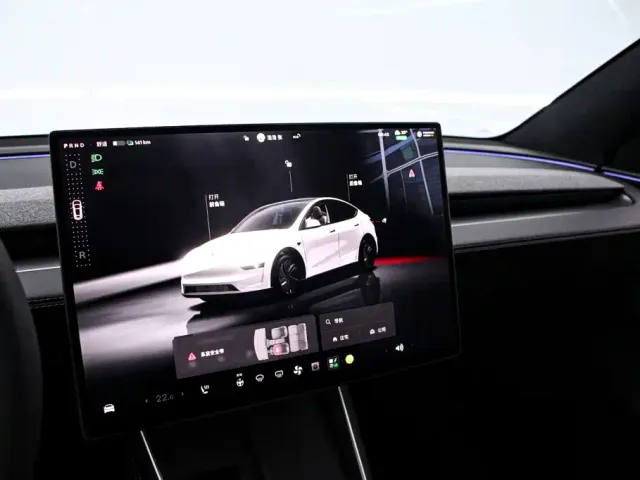 Tesla Model Y — Фото автомобиля 6