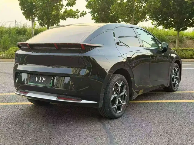 Lynk & Co Z20 — Фото автомобиля 7