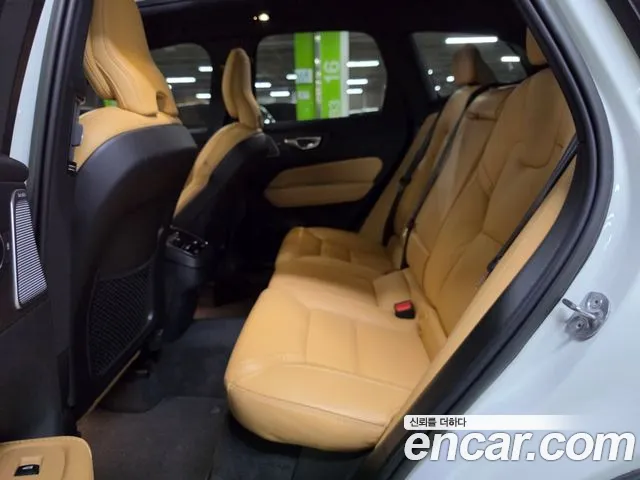 Volvo XC60 Generation 2 — Фото автомобиля 15