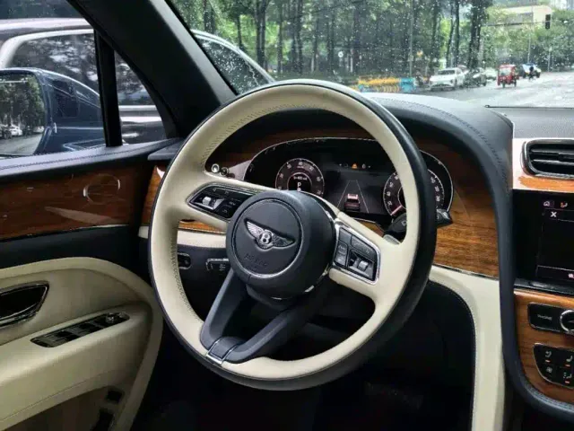 Bentley Bentayga — Фото автомобиля 10