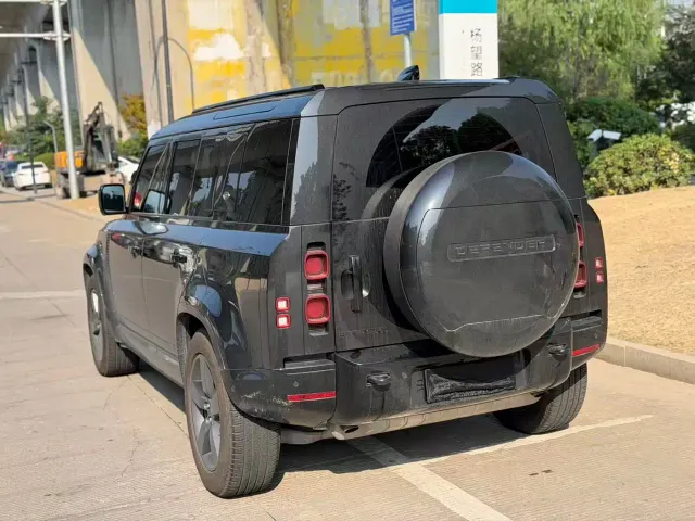 Land Rover Defender — Фото автомобиля 4
