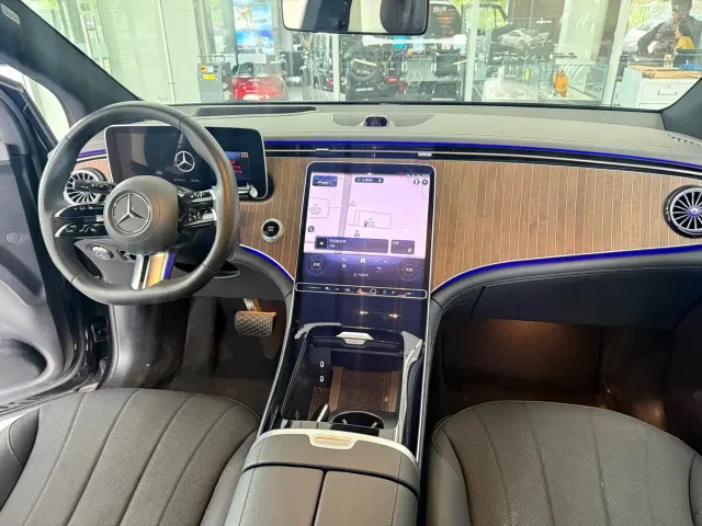 Mercedes-Benz EQE SUV — Фото автомобиля 4