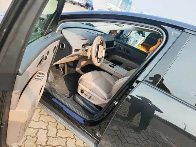 Li Auto i8 — Фото автомобиля 3