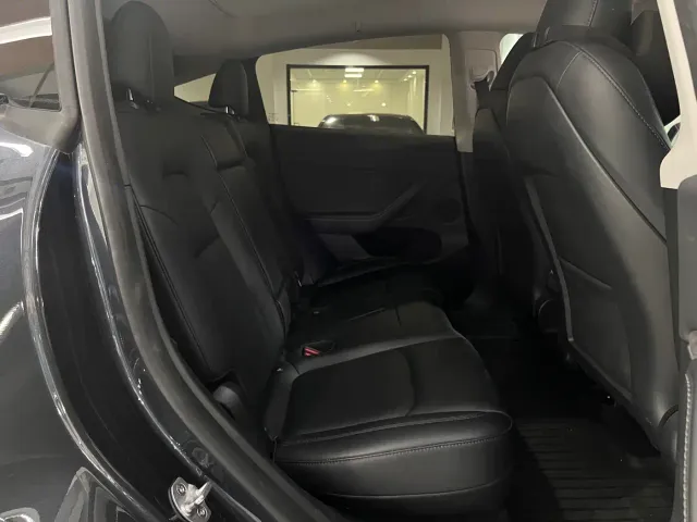 Tesla Model Y — Фото автомобиля 12