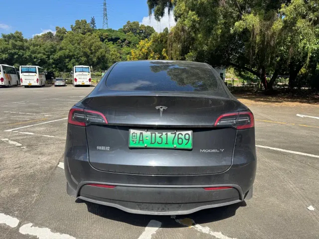 Tesla Model Y — Фото автомобиля 4