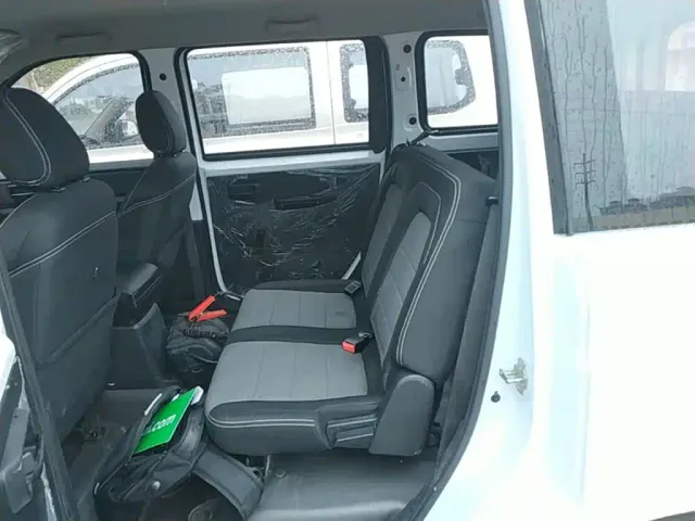 Wuling Hongguang Plus — Фото автомобиля 16