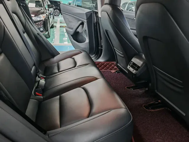 Tesla Model 3 — Фото автомобиля 6