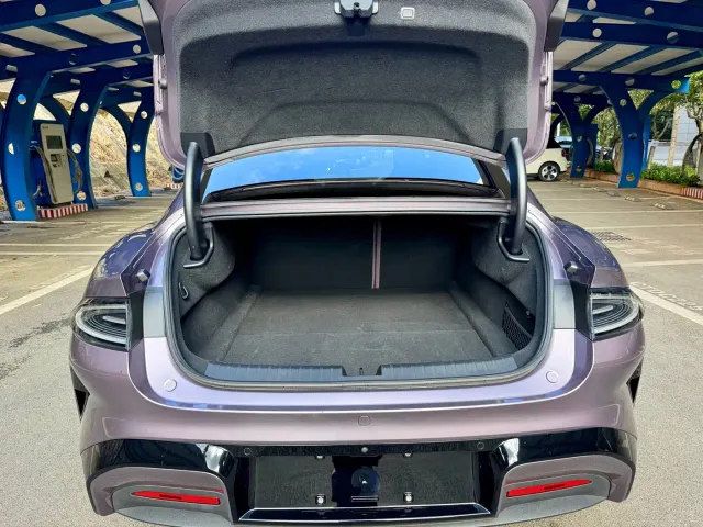 Xiaomi SU7 — Фото автомобиля 14